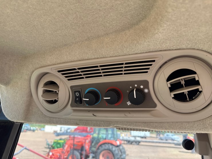 2013-john-deere-5065e-image-24