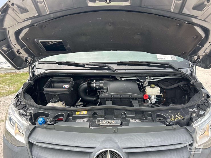 2021-mercedes-benz-sprinter-4500-image-9