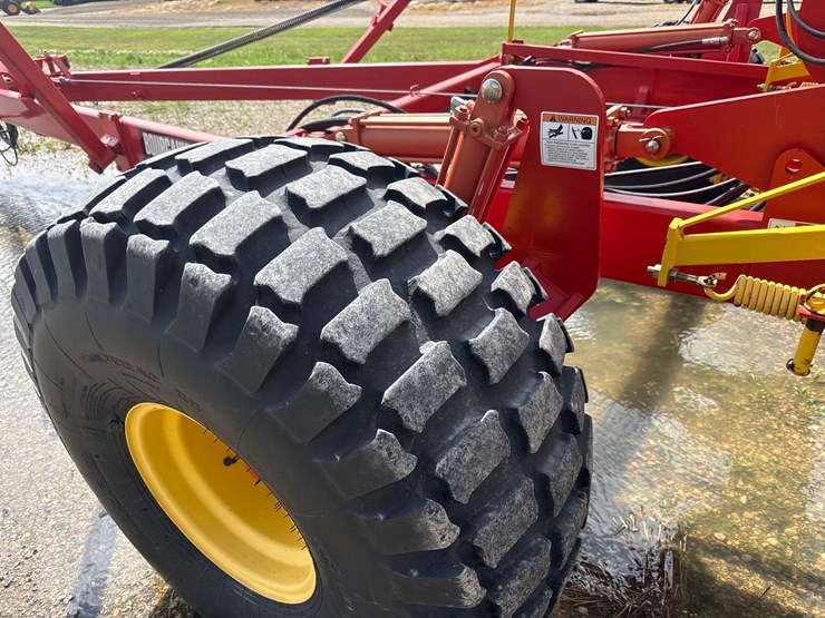 2013-bourgault-7200-image-16