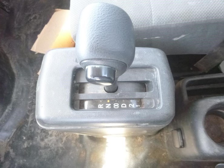 2015-hino-268-image-28