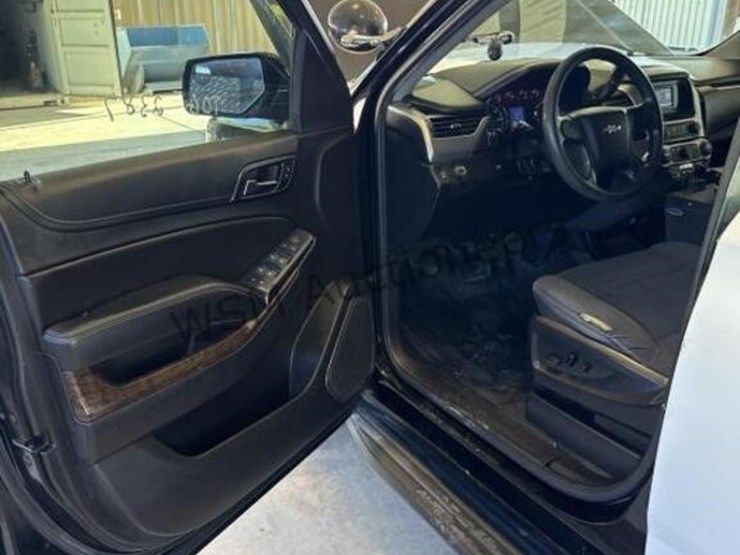 2017-chevrolet-tahoe-image-23