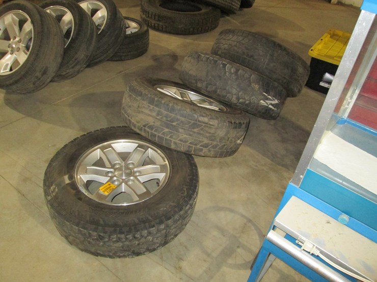 #45012-•-lot-of-(4)-265/70r-17-tires-inv#45012-image-2