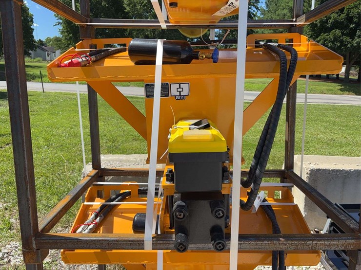 giyi-ad680-hydraulic-pile-hammer-image-4