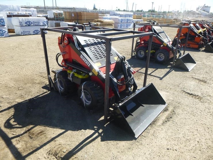 2026-sdlool-323tz-skid-steer-loader-image-2