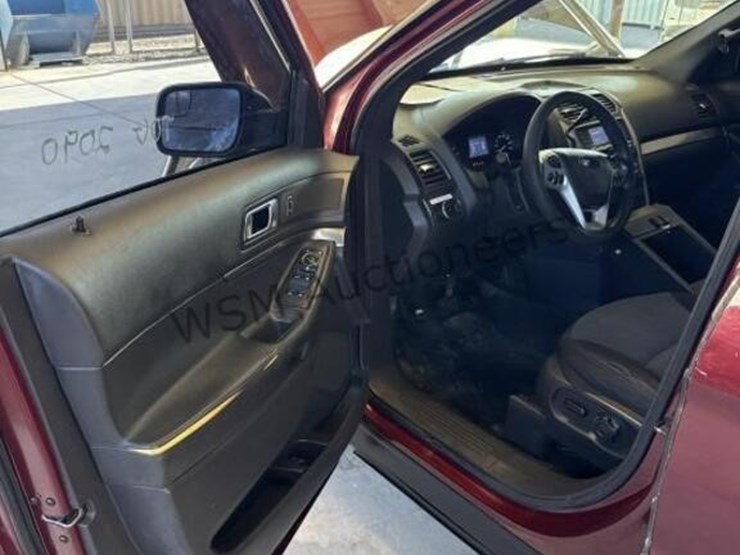 2013-ford-explorer-image-25