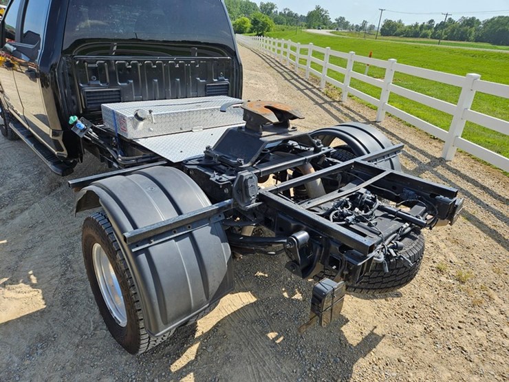 2021-ford-f350-image-14