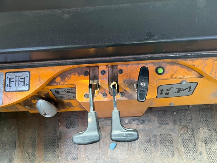 2022-jcb-1cxt-image-29