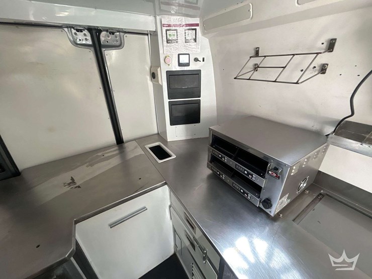 2021-mercedes-benz-sprinter-4500-image-24