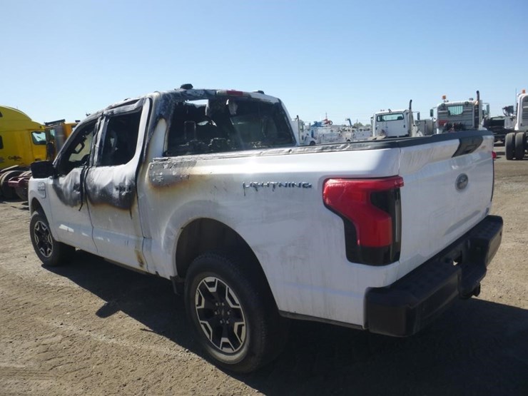 2023-ford-f150-lightning-image-4