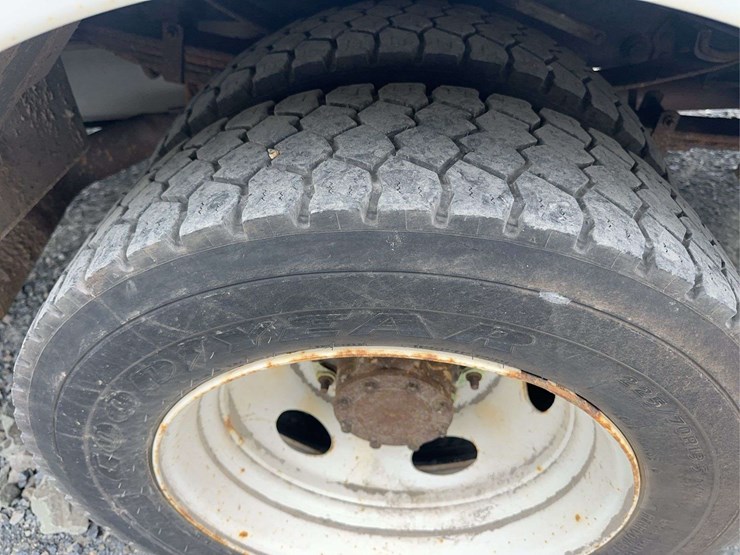 2013-ford-f550-xl-image-11