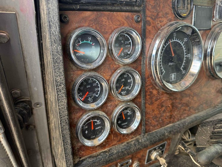 2001-kenworth-w900l-image-35