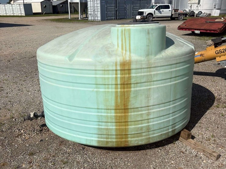 1,250-gallon-large-poly-tank-image-2
