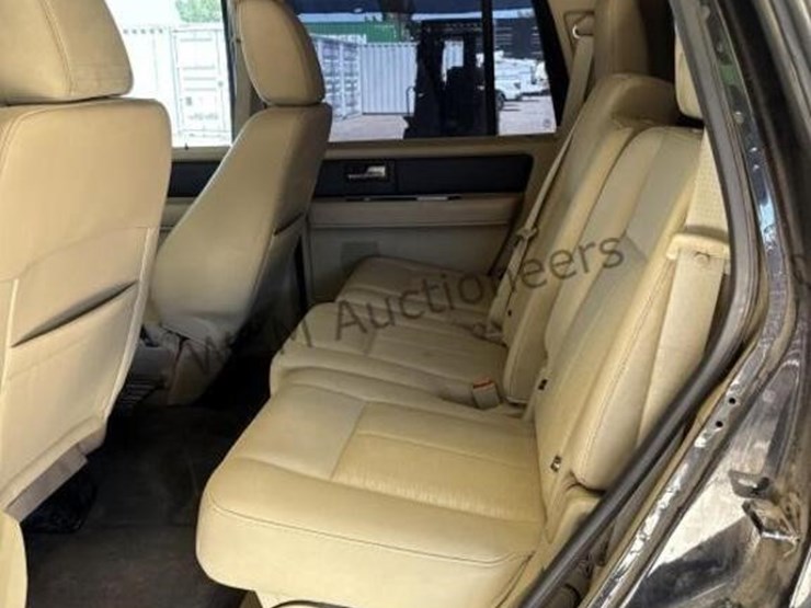 2015-ford-expedition-image-25