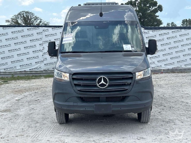 2021-mercedes-benz-sprinter-4500-image-35