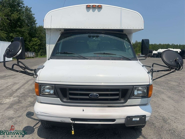 2006-ford-e450-image-2
