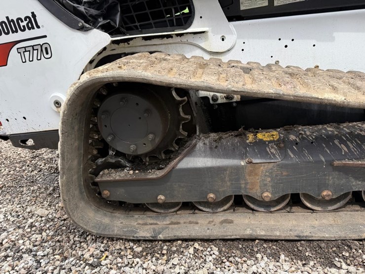 2017-bobcat-t770-image-13