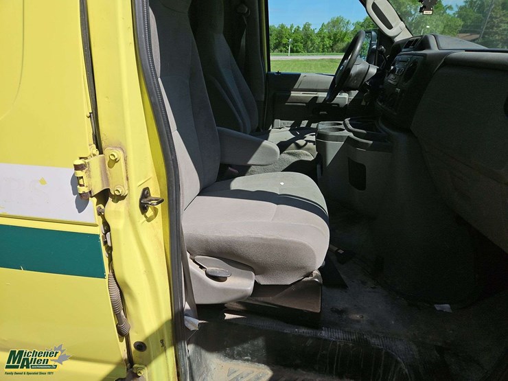 2010-ford-cargo-image-20