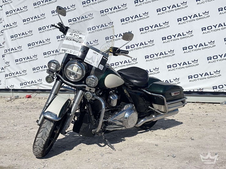 2017-harley-davidson-road-king-motorcycle-image-1