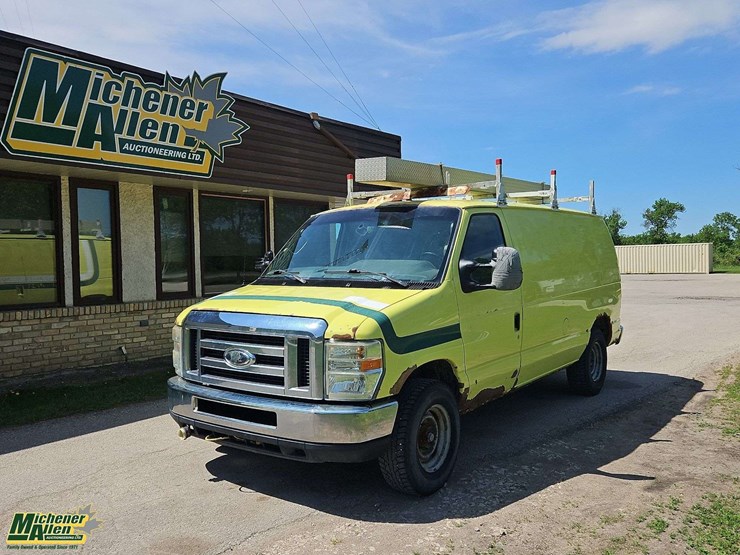 2010-ford-cargo-image-1
