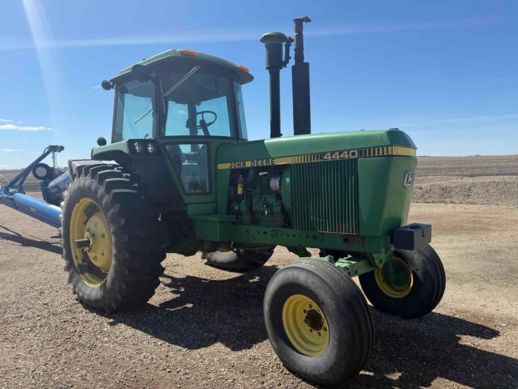john-deere-4440-image-3