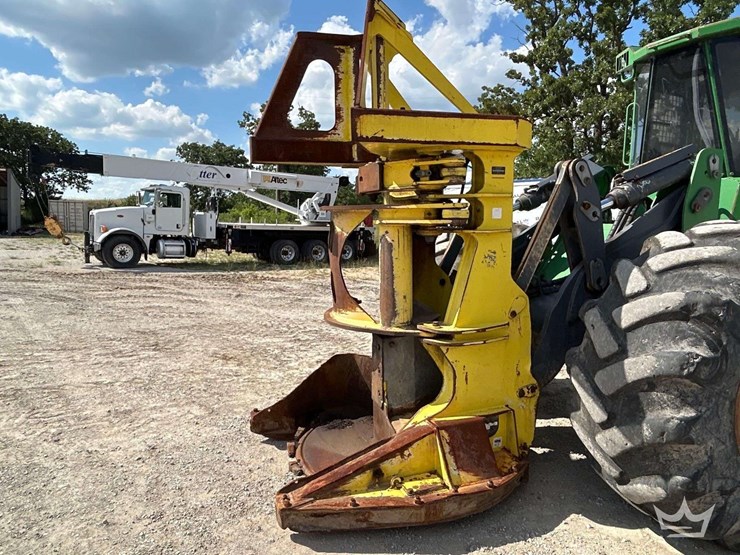 2021-deere-843l-image-16
