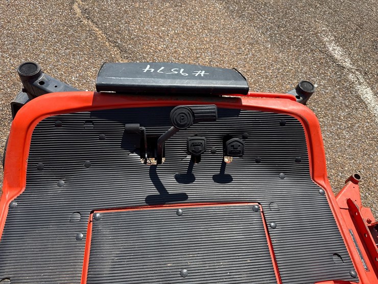kubota-zd326s-image-16