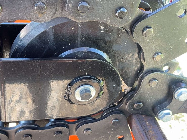d39-skid-steer-trencher-attachment-image-11