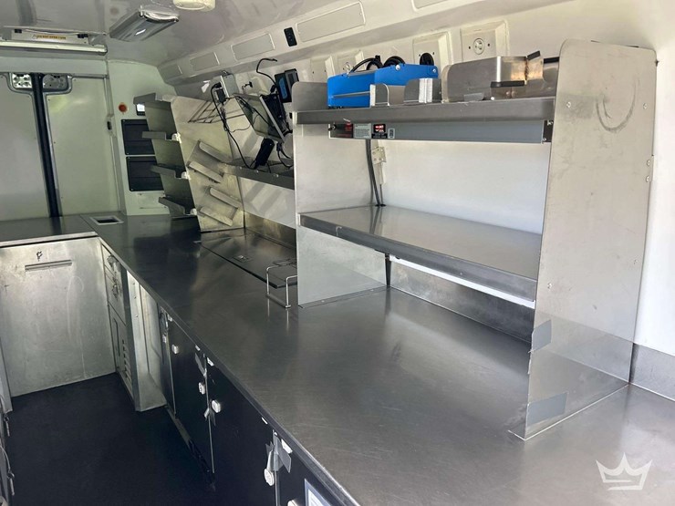 2021-mercedes-benz-sprinter-4500-image-16