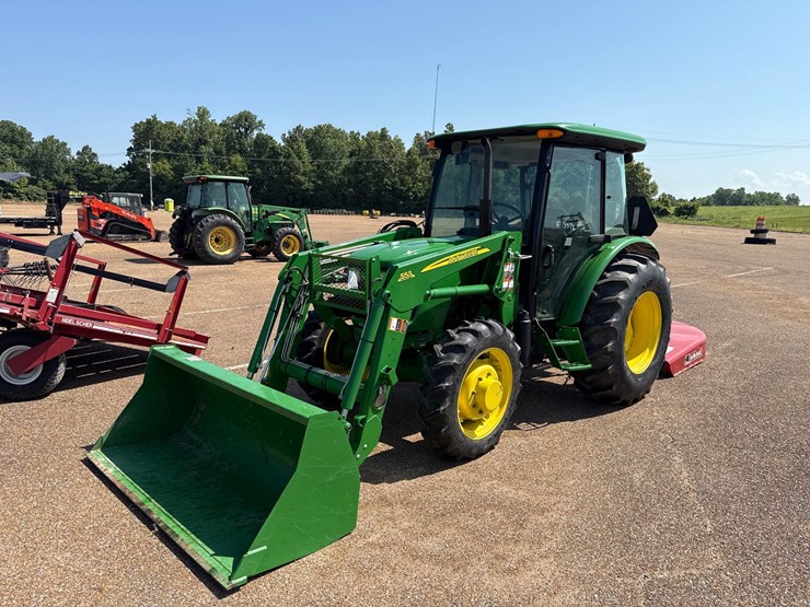 2013-john-deere-5065e-image-1