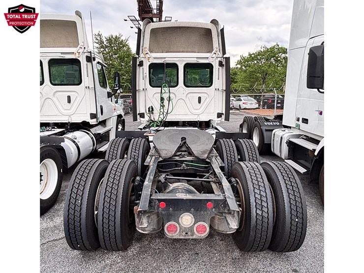 2020-freightliner-cascadia-125-image-3