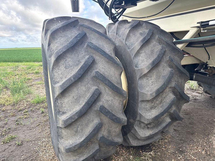 2006-bourgault-8710-air-seeder-image-9