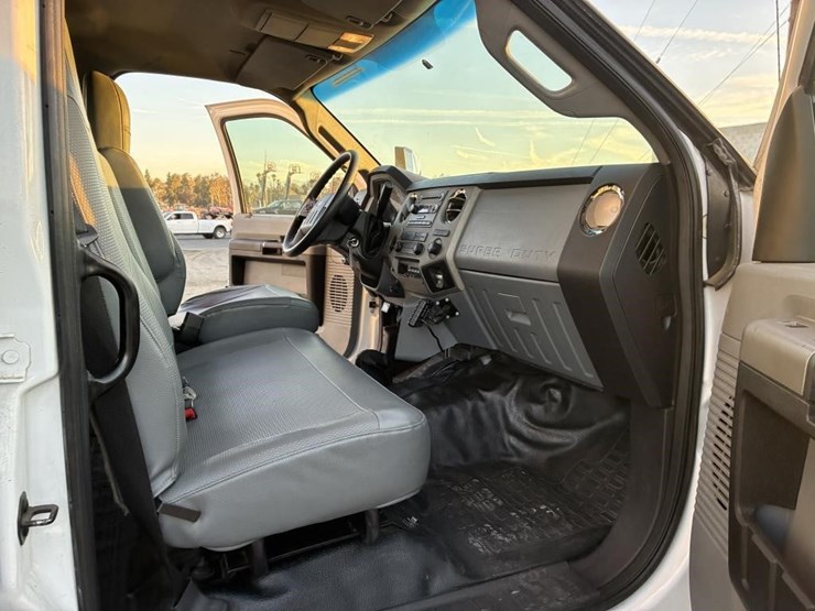 2016-ford-f650-xlt-image-16