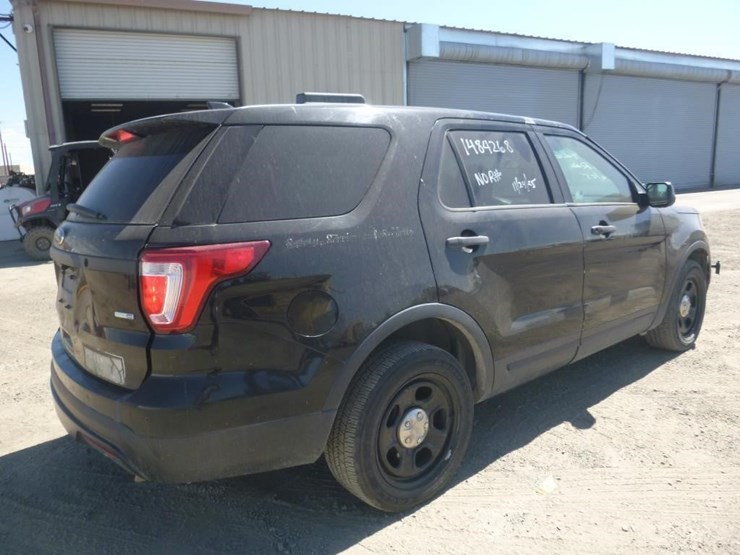 2016-ford-explorer-image-3