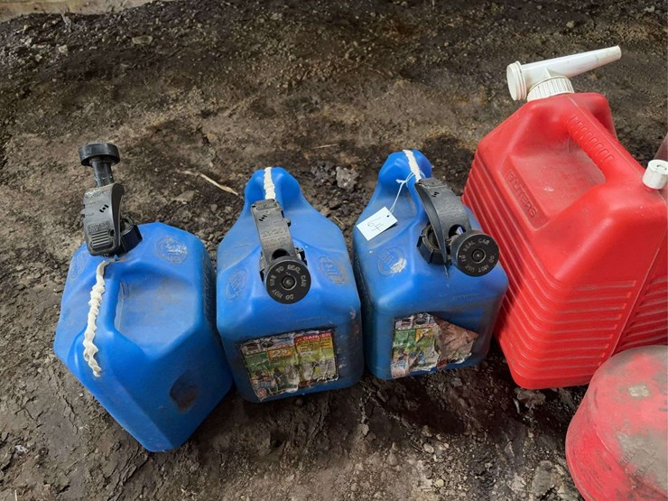 (7)-plastic-fuel-and-utility-containers-image-5