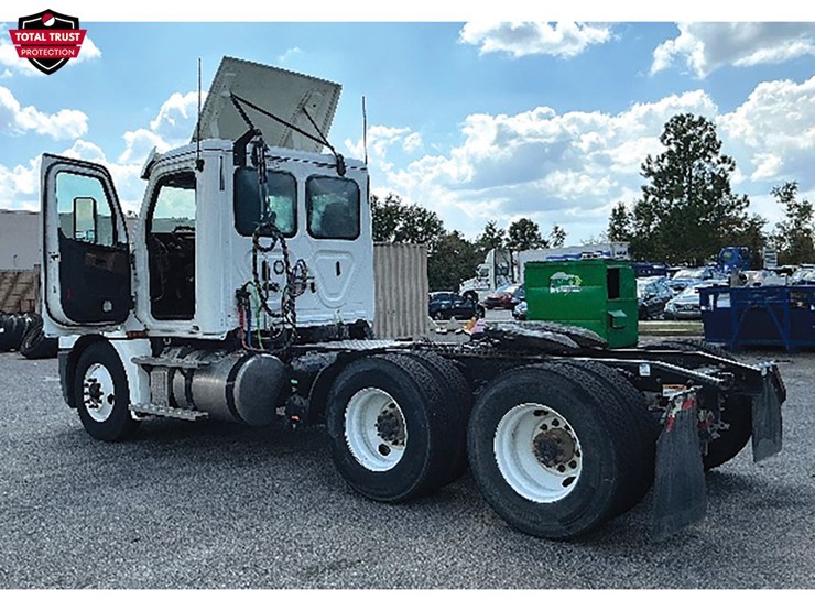 2020-freightliner-cascadia-126-image-2