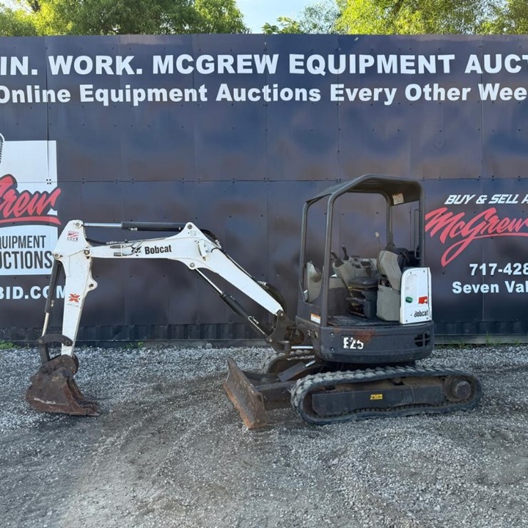 2017 BOBCAT E26