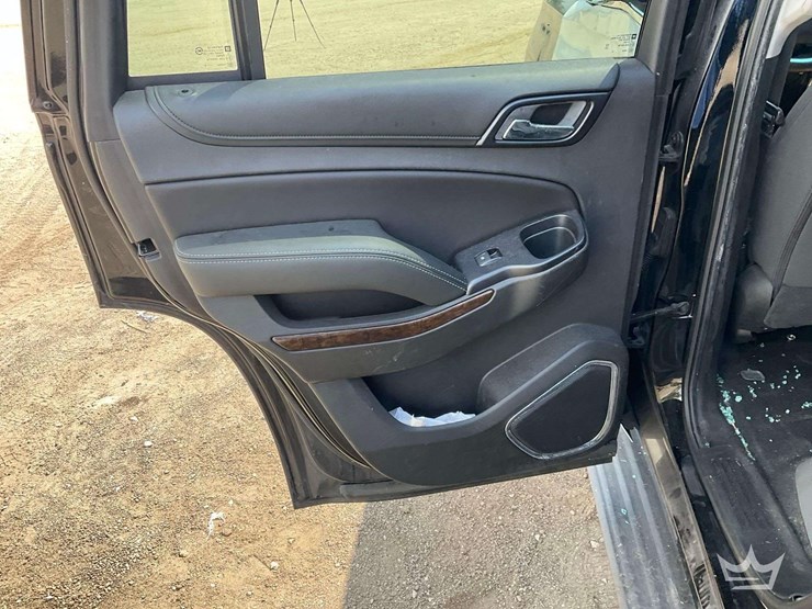 2018-chevrolet-tahoe-image-18