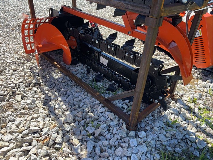 skid-steer-trencher-attachment-model-d39-image-2