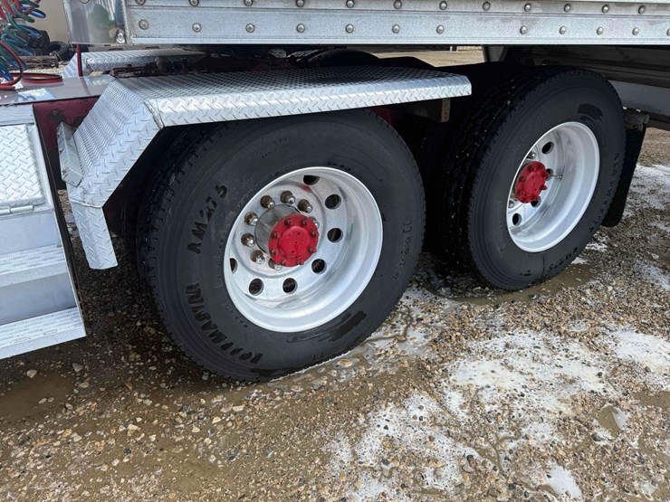 1999-peterbilt-378-image-9