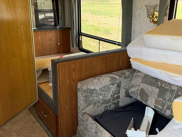 sierra-copper-camper-trailer-image-2