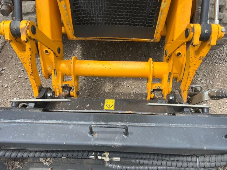 2022-jcb-1cxt-image-11