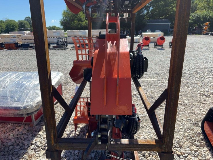 d39-skid-steer-trencher-attachment-image-3