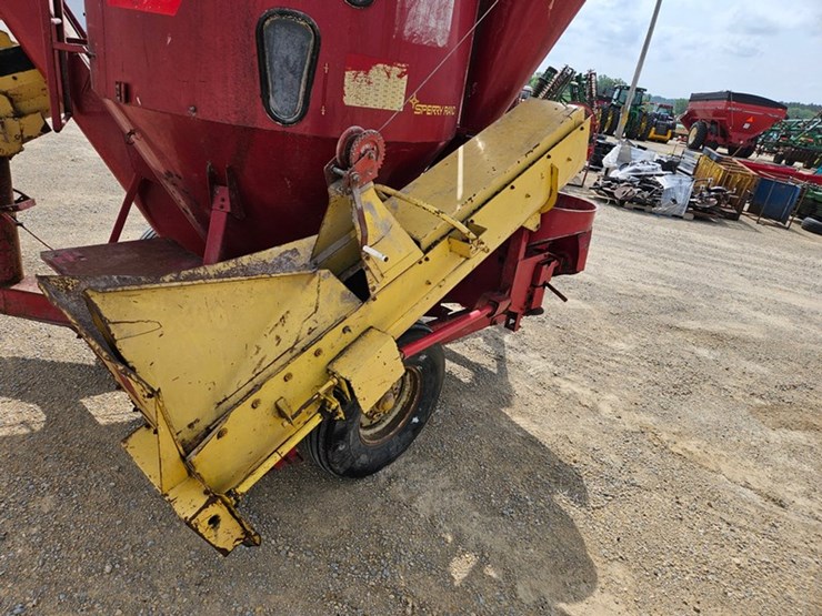 new-holland-352-image-20