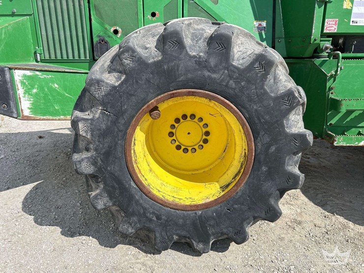 2021-deere-843l-image-28