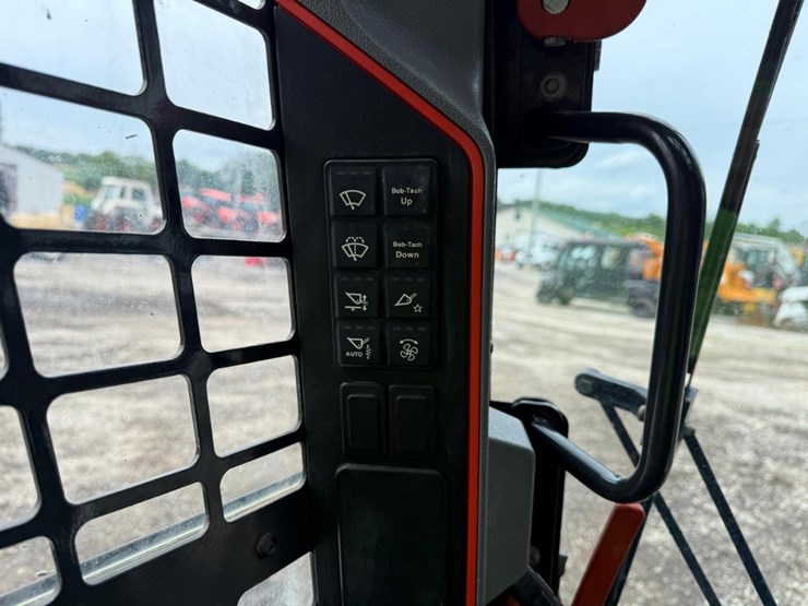 2022-bobcat-t66-image-27