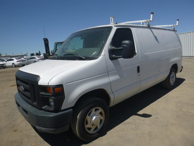 2010-ford-cargo-image-1