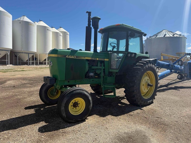 john-deere-4440-image-1