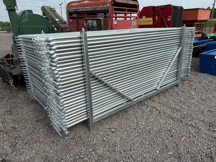#37-•-qty-(27)-10'-corral-panels-image-1