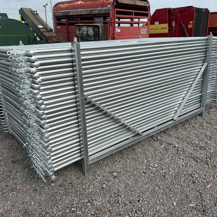 #37 • QTY (27) 10' CORRAL PANELS