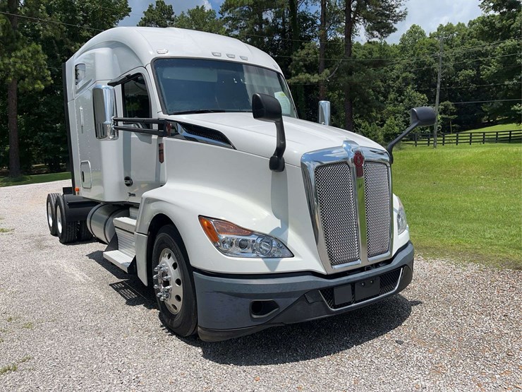 2022-kenworth-t680-image-4